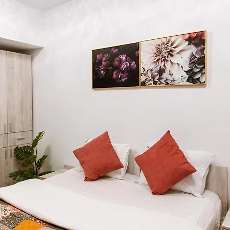 Zen 2 With Balcony Bükreş