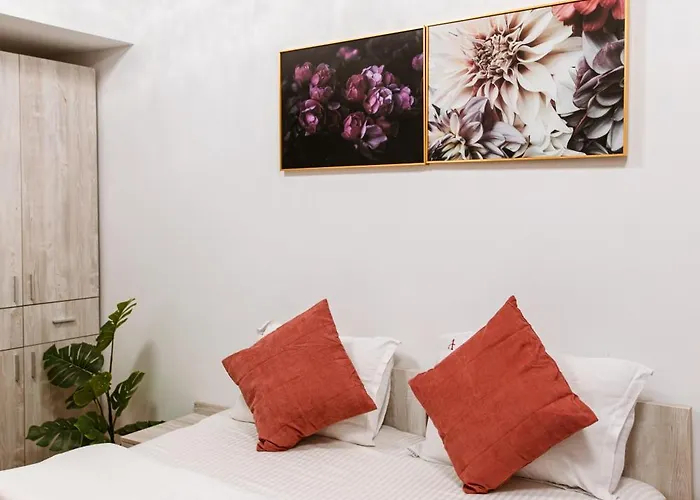 Zen 2 With Balcony Бухарест